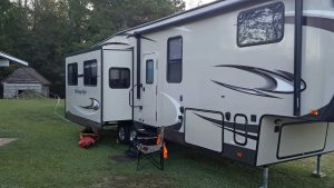 Fifth Wheel RV 