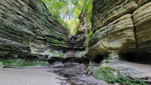 natural sandstone walls in canyon at starved rock state park in illinois